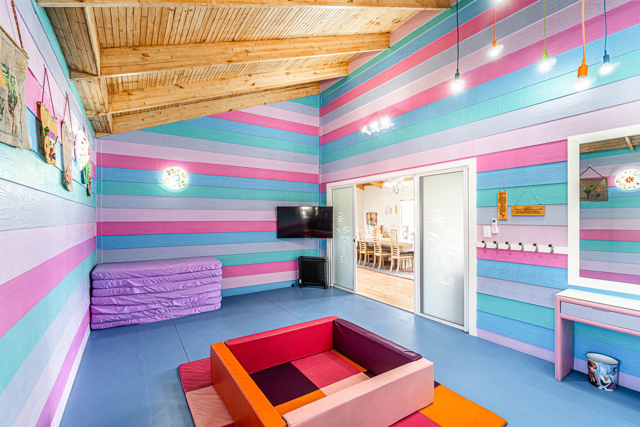 Kids play room